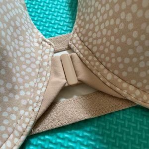 OLGA 38DD nude & white polka dot bra w front clasp